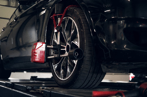Suspension component inspection on a lifted vehicle